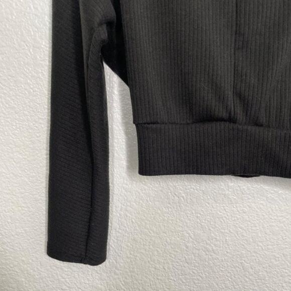 Mezzanine Womens Top Size M Black Long Sleeve V-Neck Unlined Semi Cropped - Picture 12 of 13